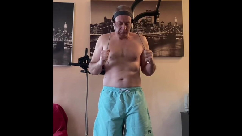 Alex Art: Фільм у спортзалі