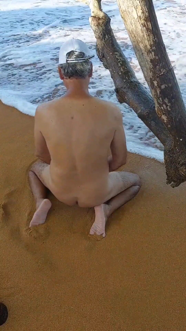 Ladysilvas: Ladysilva Is a Very Slutty Naked on the Beach Wanting...