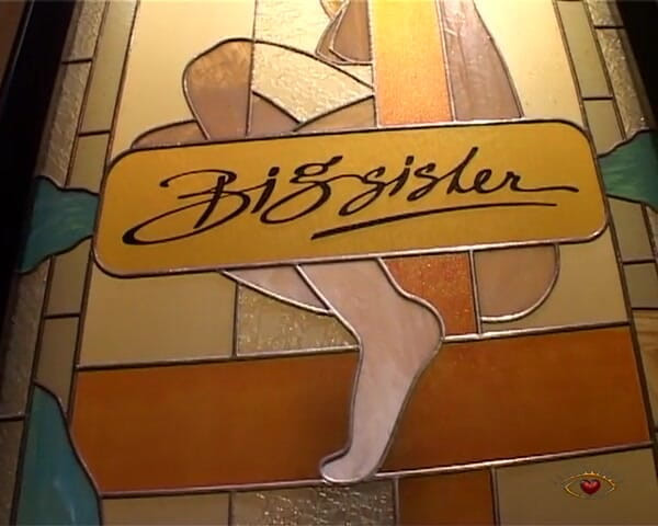 Big Sister: バーでの食べ物フェチ