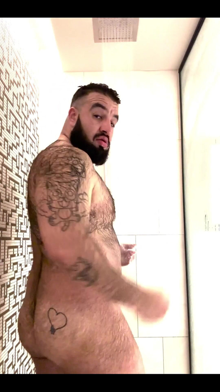 Chonkaye: Um garoto peludo amarrando