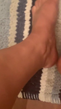 Feet toes and a tan!