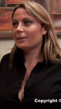 Vedeta porno scoțiană Alexis May se întâlnește cu un tip mai în vârstă