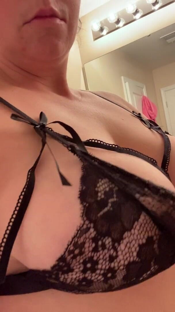Hotwife0333: 내 새 란제리를 보여주는 걸 지켜봐