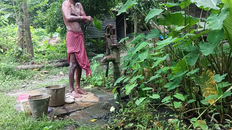 Ranjit Roy: Tha naked Indian mature man shower in open place and...
