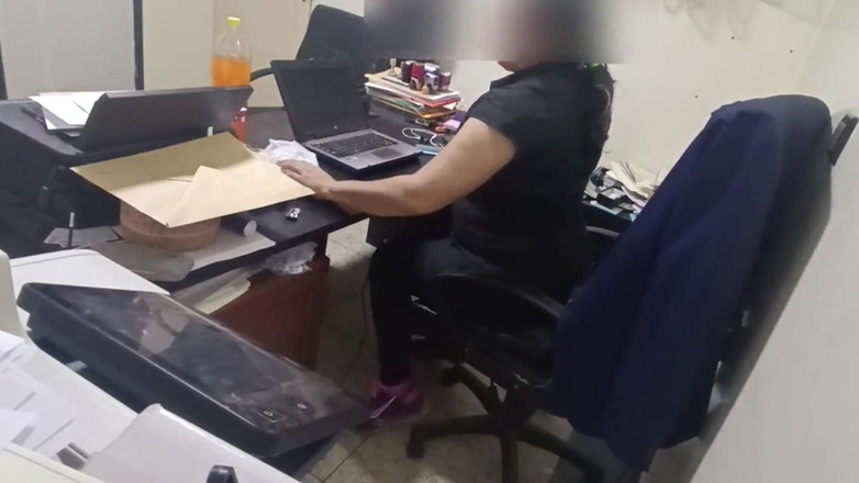 BBW LATINA: Bosku yang sange ngentot habis-habisan di kantor bagian 2