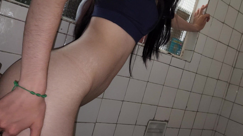 Jopy sex: 화장실 청소 중 상사에게 따먹히는 서비스 직원! 그들은 비밀에 불륜