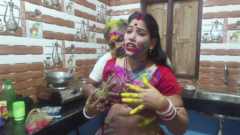 Sona bhabhi: 이웃과 함께 홀리 스페셜을 즐기는 아름다운 벵골 바비