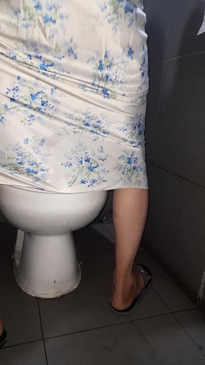 Naomisinka: Crossdressing - cewek pejuh pakai gaun leher satin halter