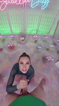 Melissa Stratton chevauche une bite bien dure en POV