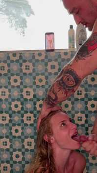 Dicke dusche, sex und gesichtsbesamung