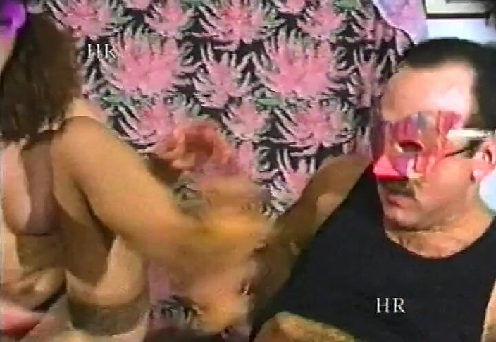 Italian swingers LTG: 从一个90年代的换妻俱乐部的相机中看到 - 不满的意大利女人！