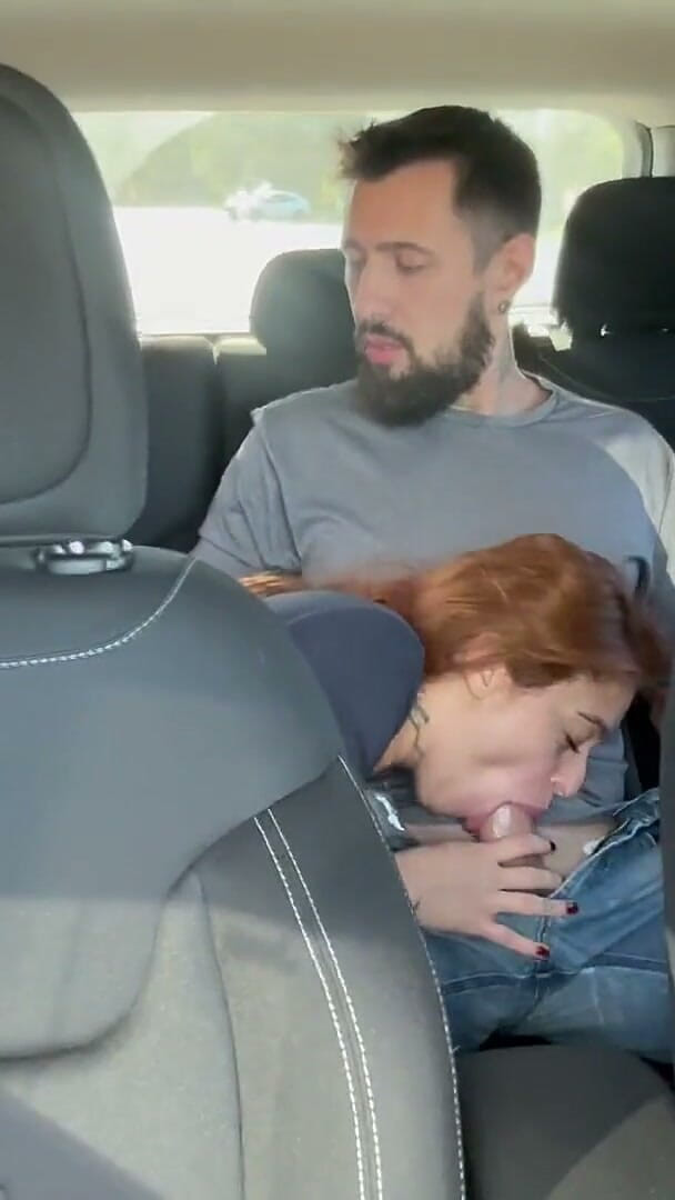 Lucas Neitan: Câțiva fac sex în mașina Uber în timpul traficului - Roșcata înghite sperma și o...