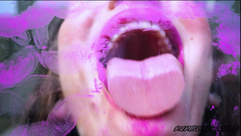 Rarible Diamond: Bacio cattivo rossetto magenta + bacio fetish sputo
