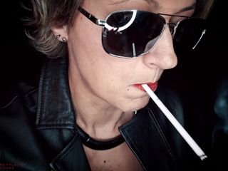 Karina S Palacios - Fredo Sebastieno Palacios: Sexy loira na hora do cigarro