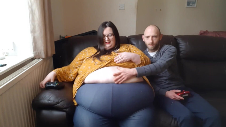 SSBBWLadyBrads: Товстушка грає з животом