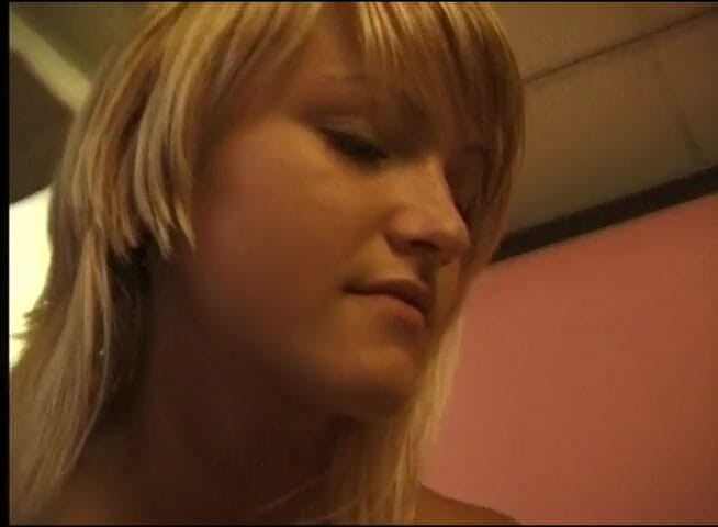 Flash Model Amateurs: Cute teen sucking dick