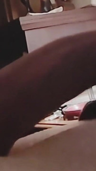 Big daddy cock pide nubes sexys y las consigue. El primero en obtener el video también recibirá otro video travieso inédito