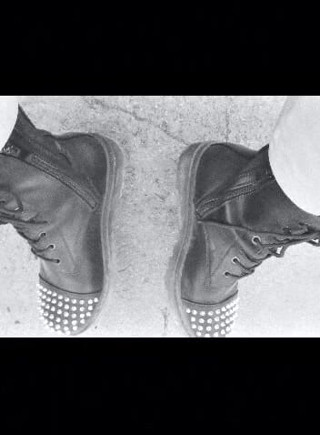 BBW nurse Vicki adventures with friends: Warthogs outfit Spike boot vs zábavné fotografie, které jsou nastaveny...