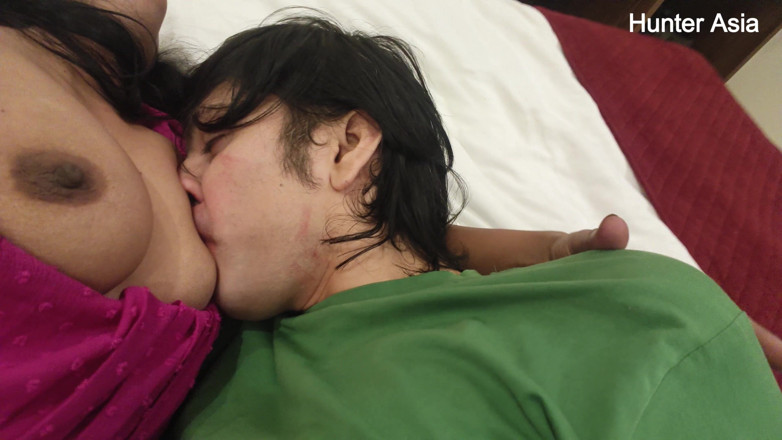 hunter Asia: Orta Yaşlı Seksi Kadın Kamera açıkken Geri Dönmedi