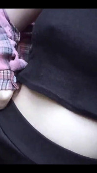 숲에서 위험한 솔로 누드