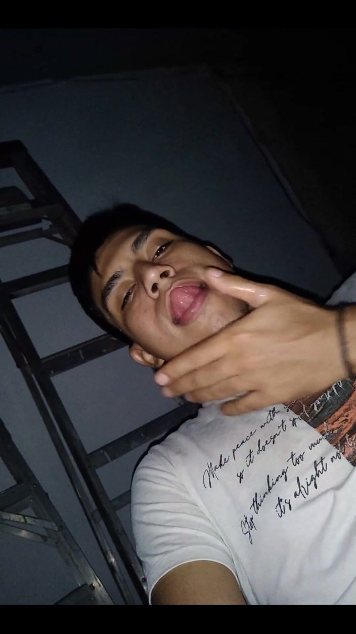 AlexAlejandro13: Jugando Con Mi Polla En Casa