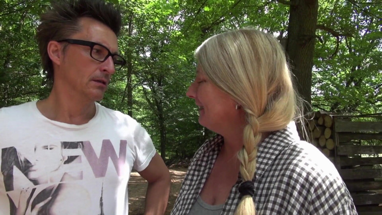 FUCK PARTY XXX and VINTAGE PARTY: Vnadná blondýnka má ráda venkovní šukání s chlápkem, kterého právě potkala