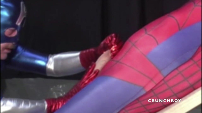 Crunch Boy: seks z super bohaterem fetyszu