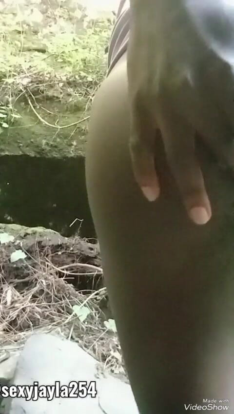 Sexyjayla254: 饥渴的下身男孩独自在树林里抚摸他的菊花