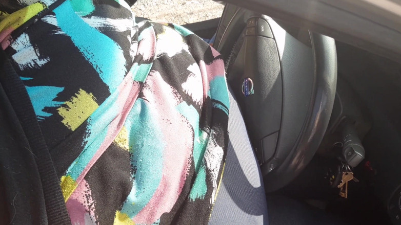 SSBBWLadyBrads: Cewek super semok ini berusaha muat di dalam mobil + blooper