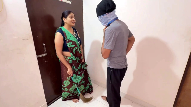 Fantacy Couple: Indian Village Kamwali Aunty Got Punishment for Stealing From Purse...