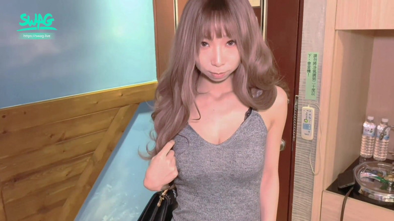 SWAG.live: 丰满的亚洲处女被并大量潮吹！