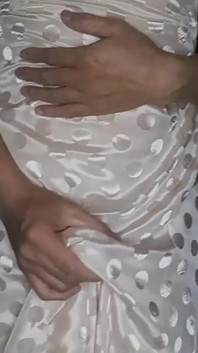 Saténová dlouhá šatová Polkadot Crossdresser masturbace Fetiš