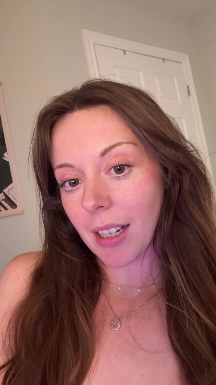 Nadia Foxx: Kiedy facetiming w pracy robi się parzy | JOI