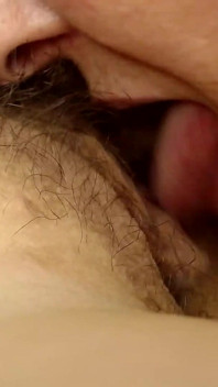 Rakaman dekat melampau bibir pepek besar menjilat orgasme lesbian