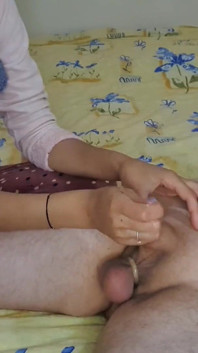 Urethral mengongkek zakar besar teman lelaki saya dengan mainan 30 cm
