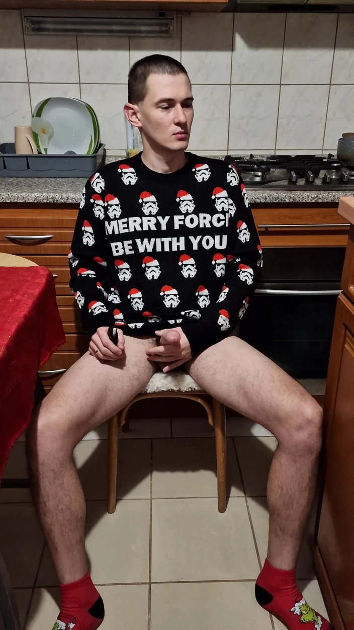 Fap_man93: I masturbated my big cock in the kitchen dressed in...
