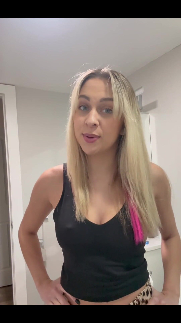 Tiffstreatsxoxo: Backwards POV pee into the toilet!! 