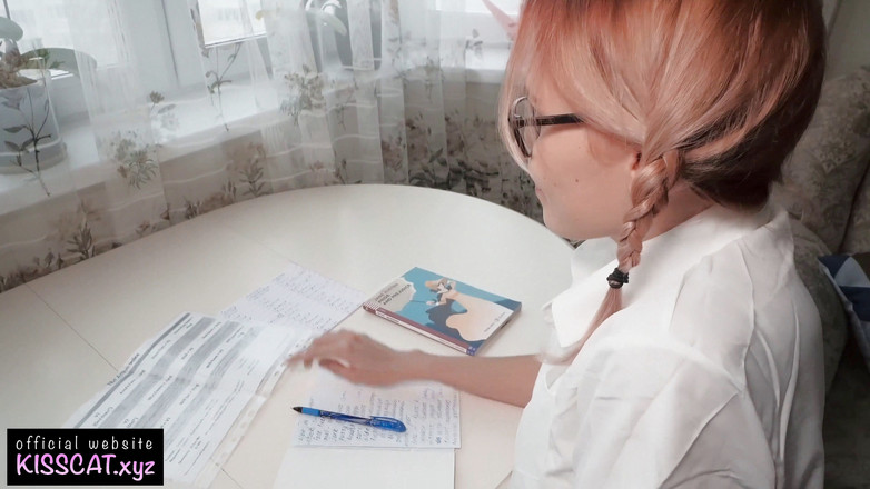 KissCat: Gadis kampus kutu buku - rahasia besarku dengan kontol besar ayah...