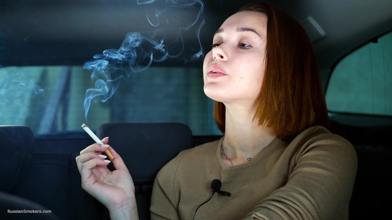 Russian Smokers: Awek Rusia seksi merokok persekitaran semula jadi