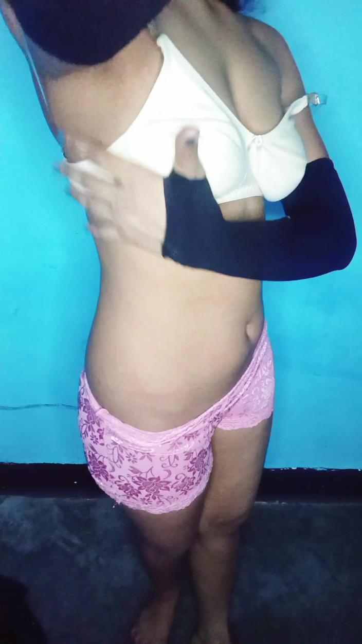 YourXjyoti: Hermosa india sola chica mostrando su coño
