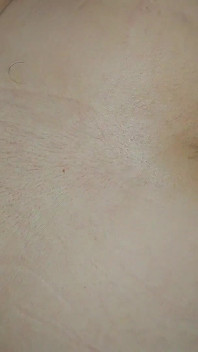 夫が働いている間にコンドームなしで隣人とセックスする