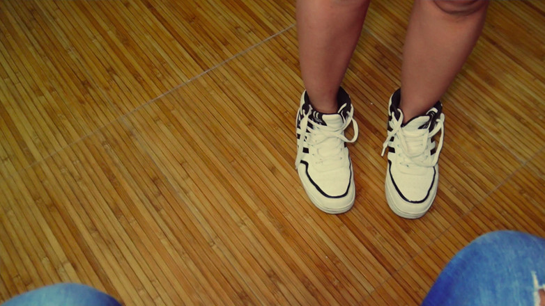 Kittydj: Lesbijki przyłapane przez przyrodniego brata i poproszone o fucked-kittydj-jenifer Play