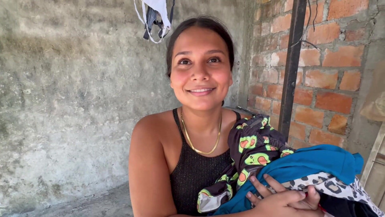 EMY_AND_JONH: Meine geile nachbarin, ich bitte sie, meine kleidung zu waschen...