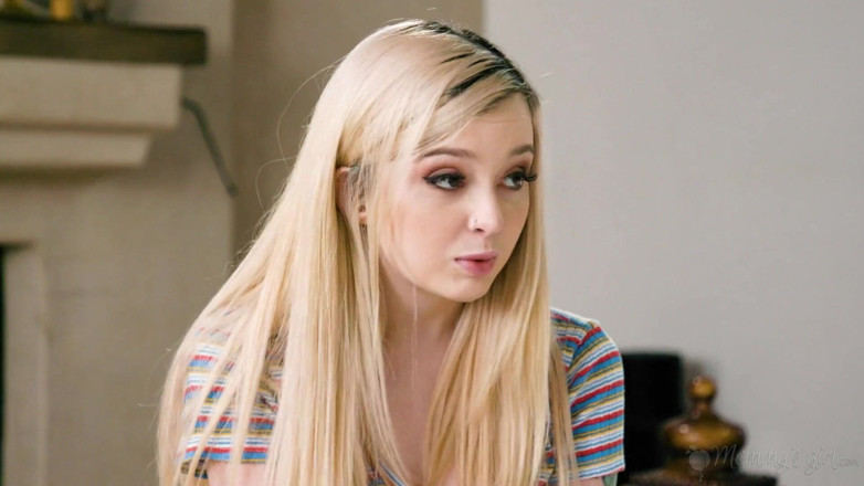 Mommy's Girl: Awek ibu tiri - Si blonde kecil molek Lexi Lore ditangkap...