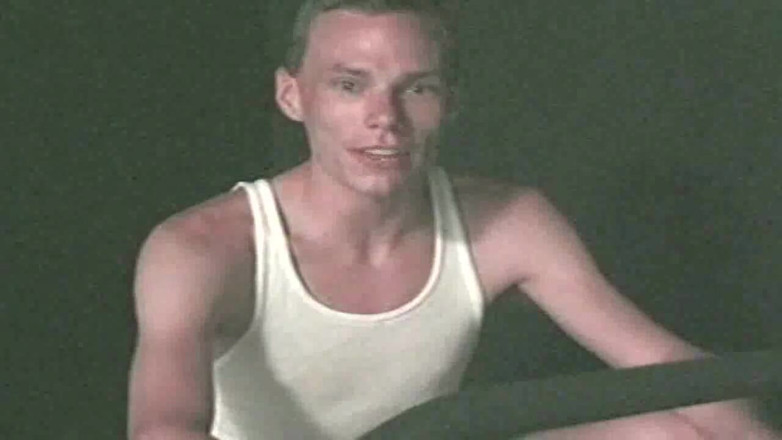 Young straight boy masturbation: หนุ่มตรงดูดควยตัวเองกลางสนามกีฬา