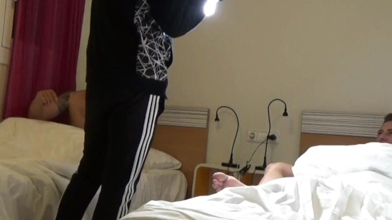 Viktor ROM by Crunchboy: Un joven de 20 años folla sus potz