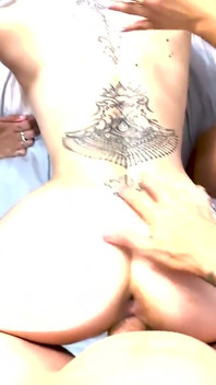Des latinas à gros cul se font baiser par un porte-bite argentin