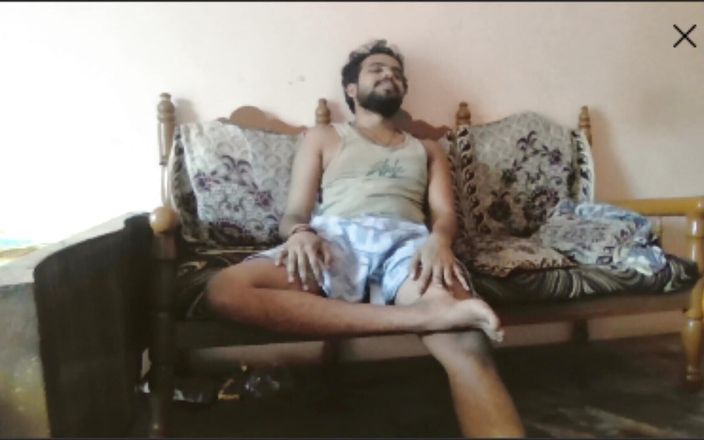 IsmaatDeva: Ismaatdeva cảm thấy âm nhạc lãng mạn nóng bỏng lãng mạn.