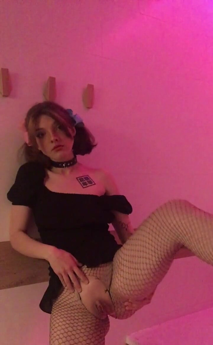 Soft Vulgar: Hiyaaaa! İlk videolarım zamanı. Aaaah Im çok gergin. Lütfen tadını çıkarın, yaptığımı biliyorum