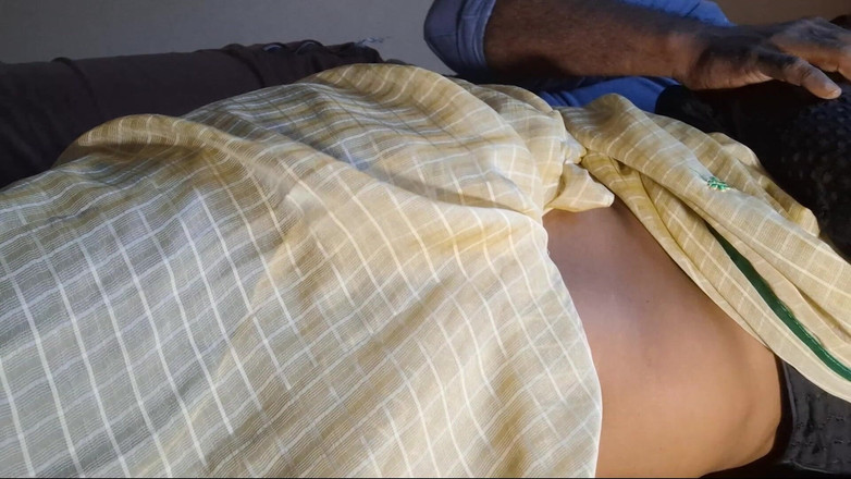 Delightrose: भारतीय देसी पत्नी सौतेले पापा को उसका लंड चूसने के लिए बहकाती है